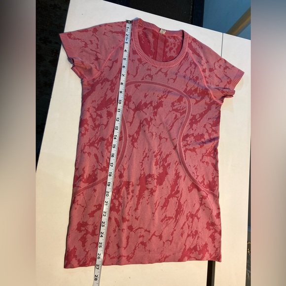 Lululemon Swiftly Tech Short Sleeve Crew Top Heathered Bon Bon Size 8 - Picture 16 of 16